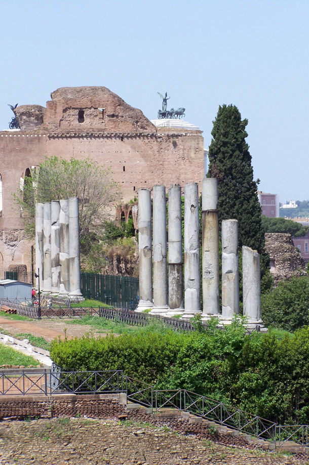 Des colonnes Via dei Fori Imperiali