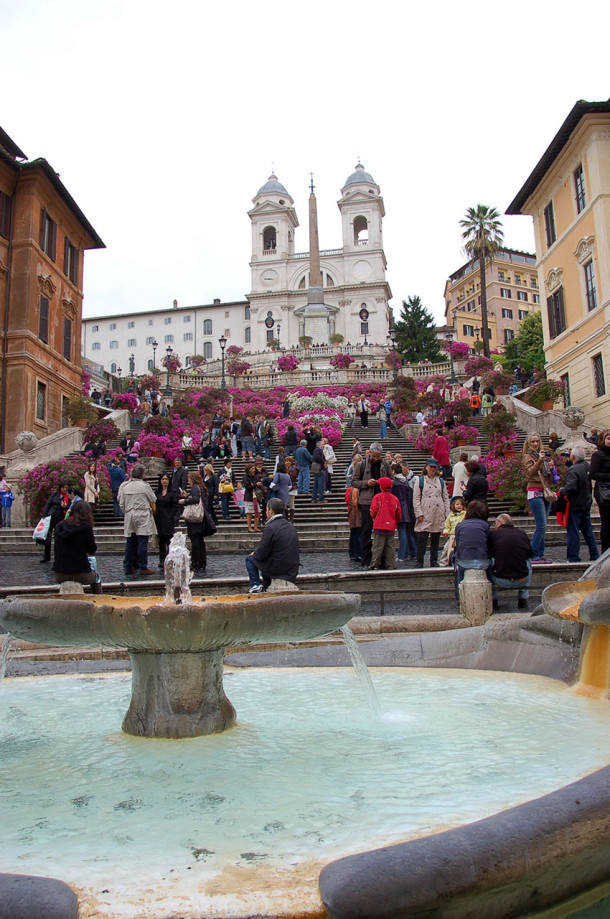 Place d'Espagne, fontaine Barcaccia et Trinité des Monts