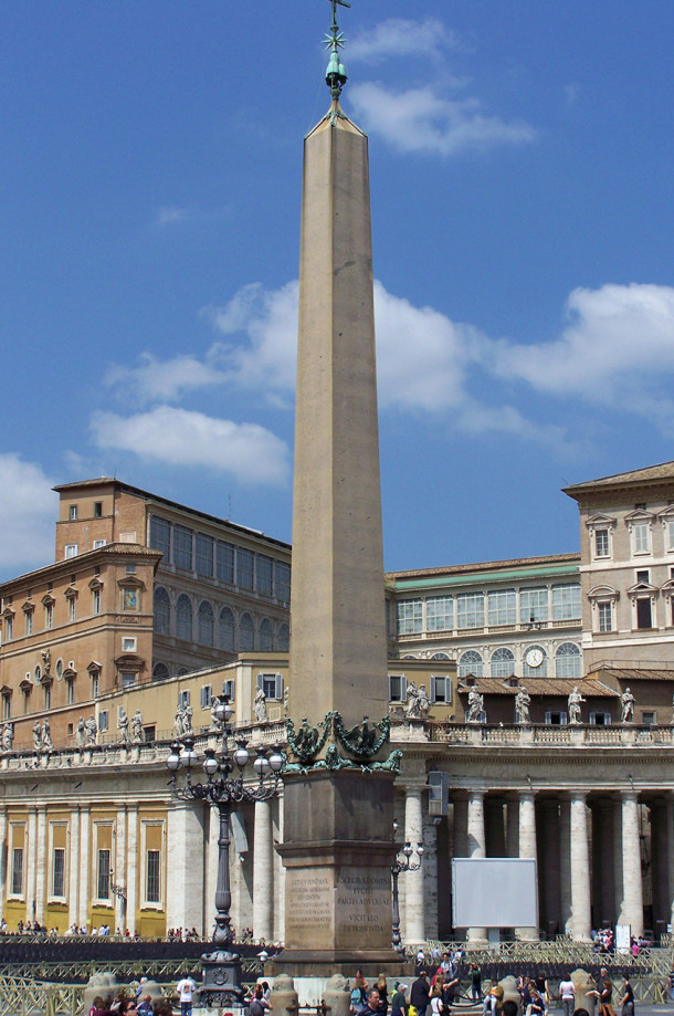 L'obélisque Place Saint-Pierre de Rome