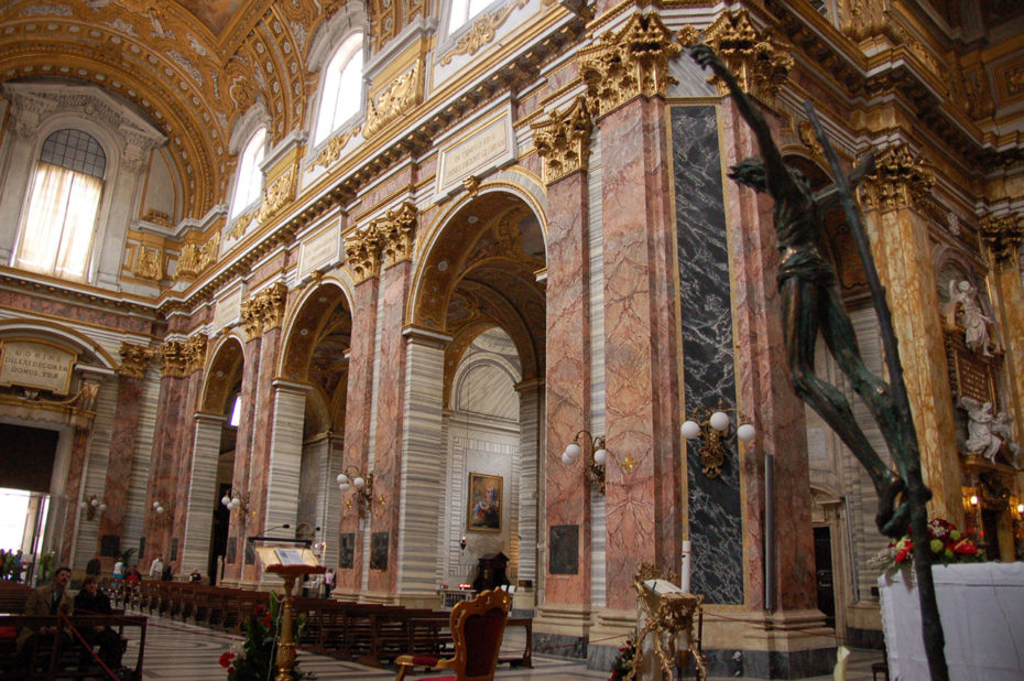 Intérieur de la Basilique Saint Ambroise Saint Charles