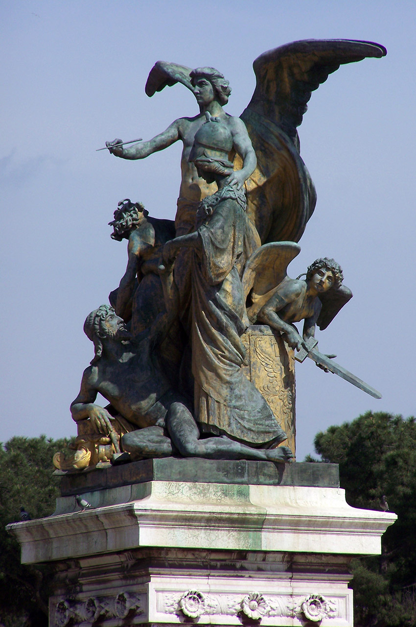 Statue Piazza Venezia