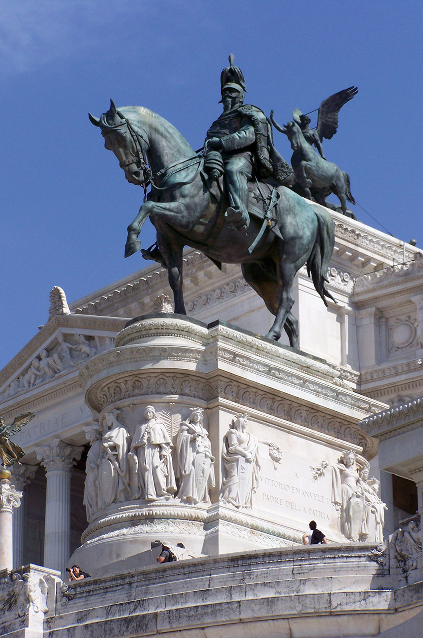 Cavalier en bronze devant le Vittoriano