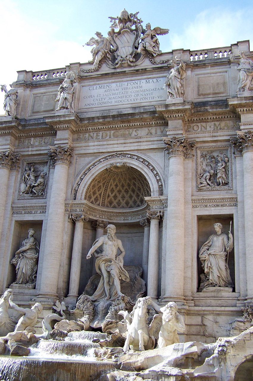 Neptune au centre de la fontaine de Trevi