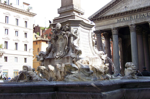 Fontaine de la Rotonde, avec un obélisque au centre