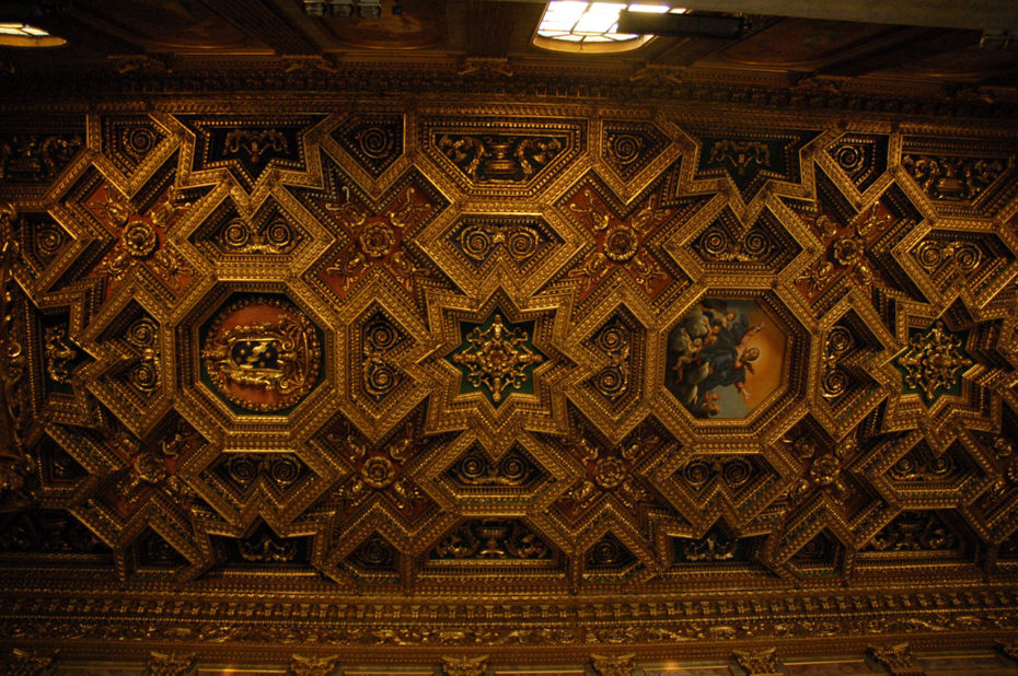 Plafond doré dans l'église Santa Maria in Trastevere