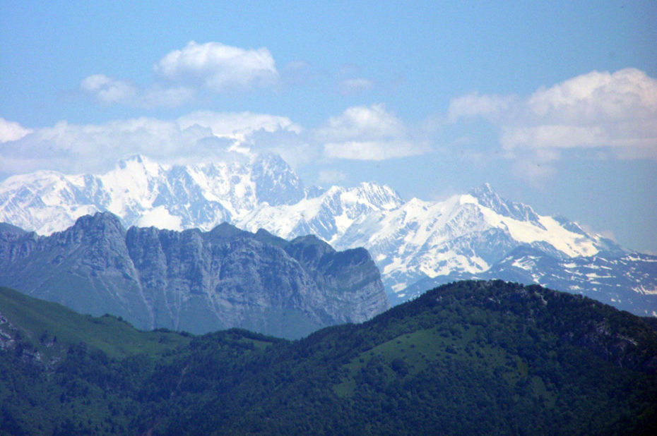 Au loin, le Mont-Blanc