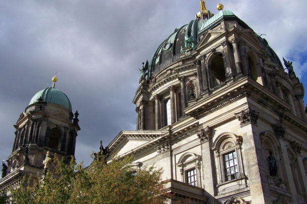 Le Berliner Dom sous un ciel menaçant