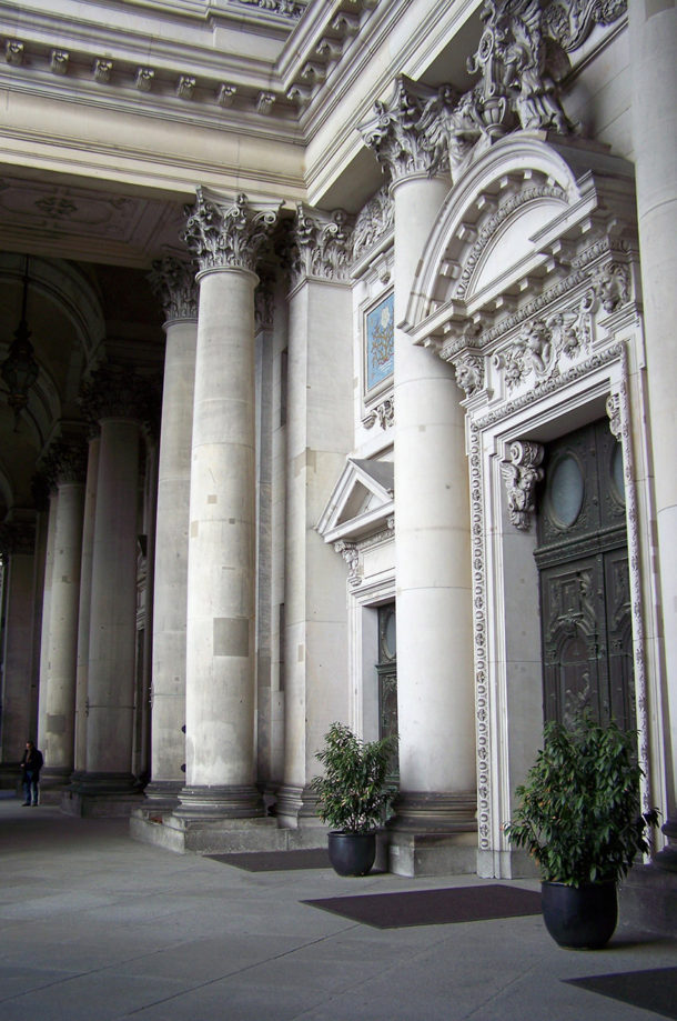 Une des portes du Berliner Dom