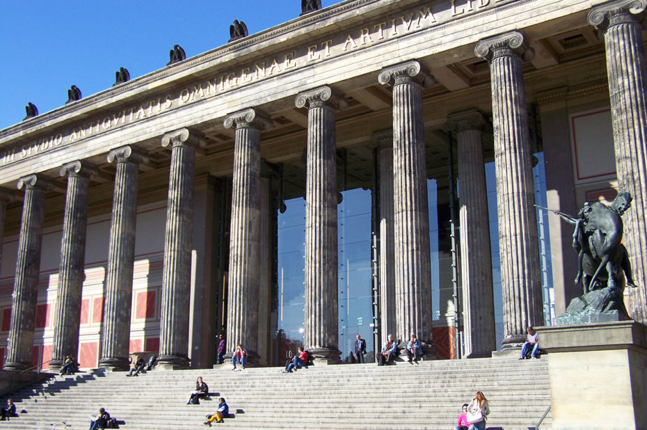 Escaliers et colonnes de l'Altes Museum