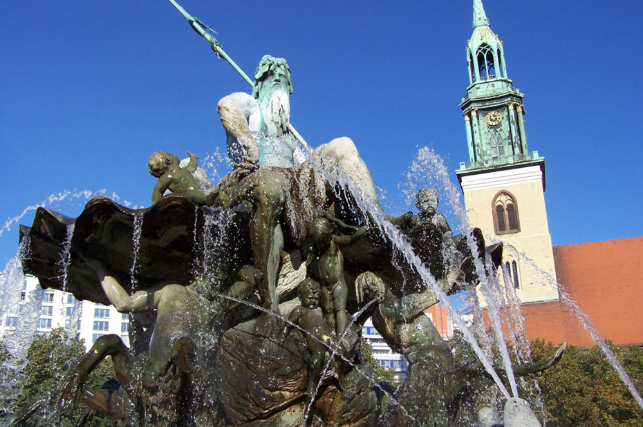 La fontaine de Neptune et l'église Sainte-Marie