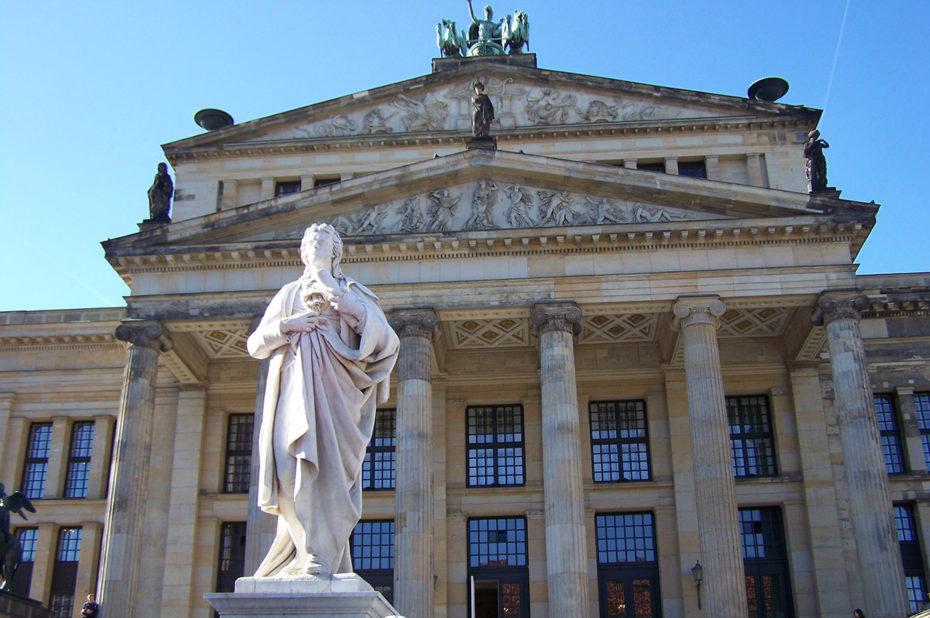 Statue de Schiller devant le Konzerthaus