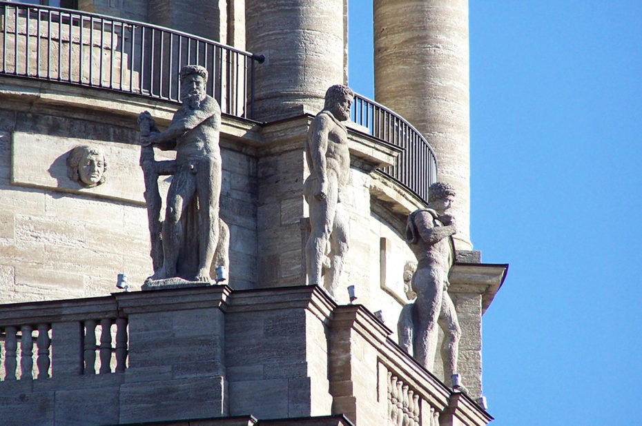 D'autres statues sur l'Ancien Hôtel de Ville