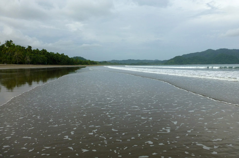 Balade sur Playa Tambor, avec le bruit des vagues