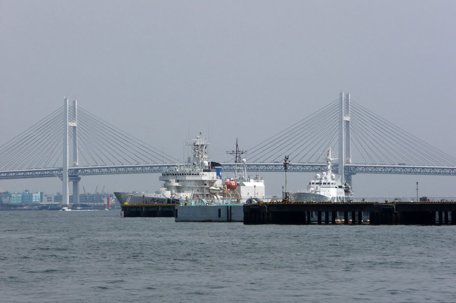Pont de la baie de Yokohama et port
