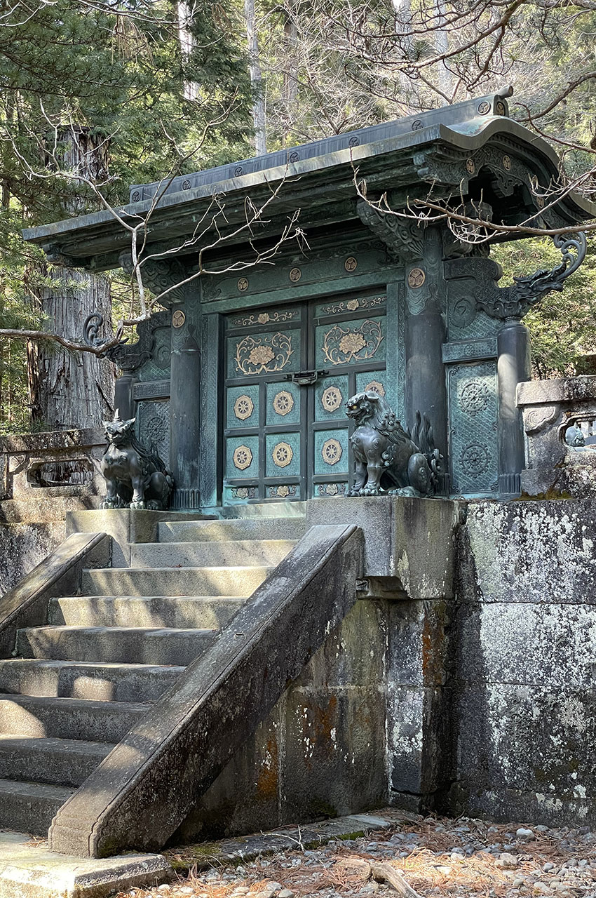 Porte en bronze Inukimon