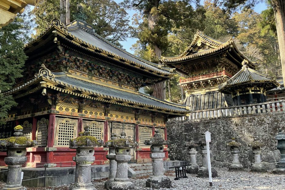 Pavillon Rinzo (bibliothèque sacrée de sutra) et la tour du Tambour