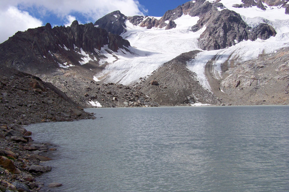 Le lac et le glacier des Quirlies
