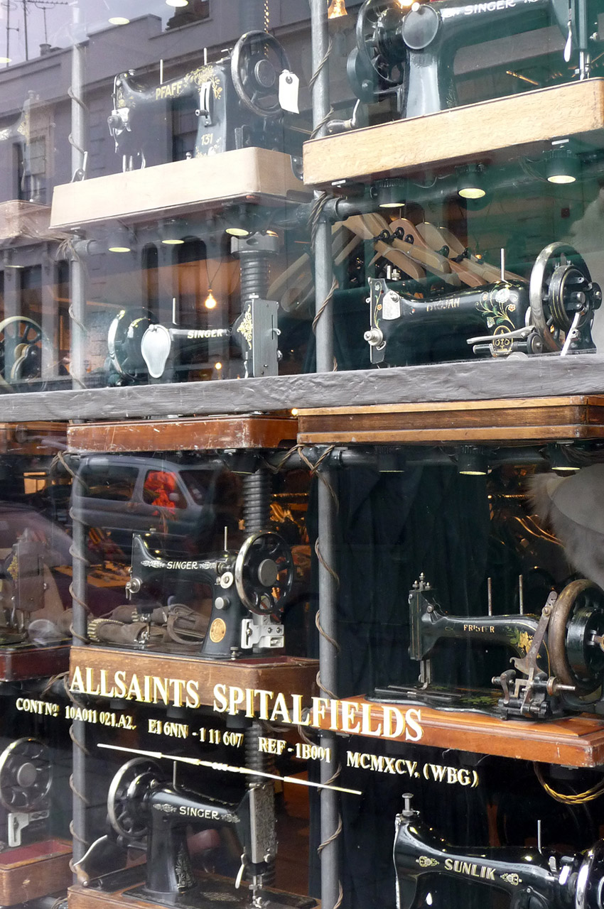 AllSaints Spitalfields, boutique de machines à coudre