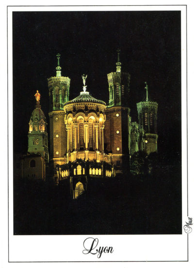 La Basilique de Fourvière de nuit, à Lyon