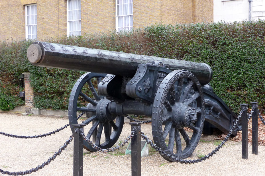 Canon sur roues dans le Domaine de la Garde à Cheval