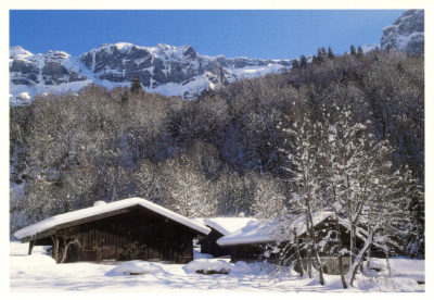 Chalet enneigé dans les Alpes