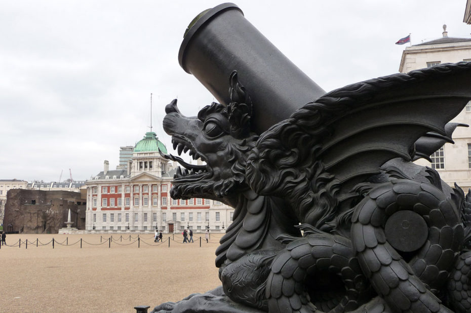 Dragon décorant un canon à Horse Guards