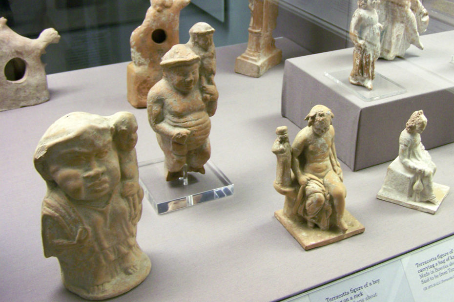 Figurines provenant de la nécropole de Tanagra