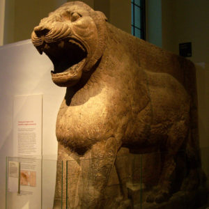 Lion colossal gardant l'entrée du temple d'Ishtar šarrat niphi