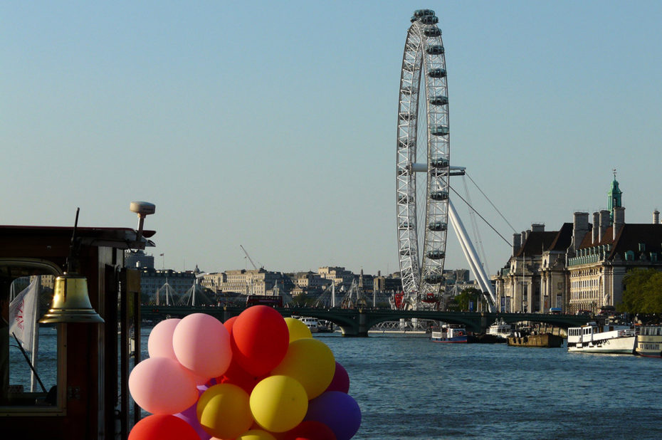 La grande roue London Eye vue depuis le bateau