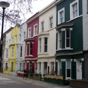Maisons typiquement londoniennes très colorées