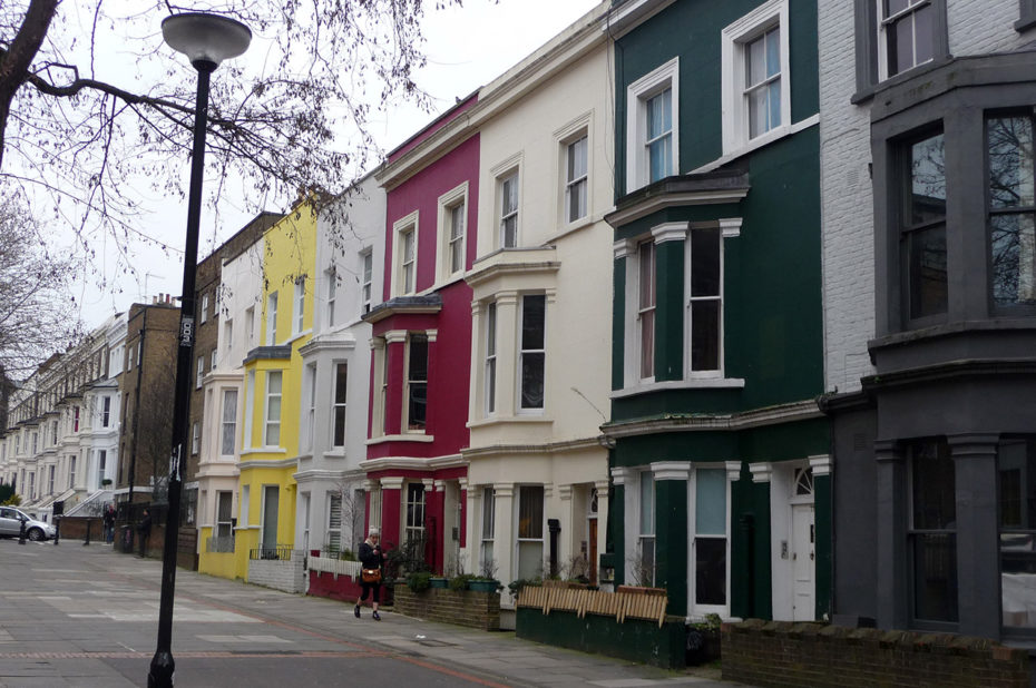 Maisons typiquement londoniennes très colorées