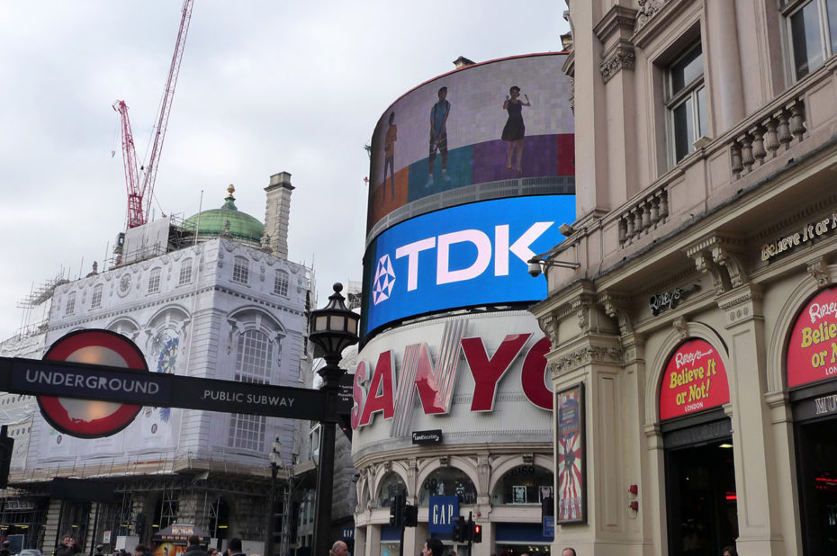 Piccadilly Circus, l'un des quartiers les plus animés de Londres