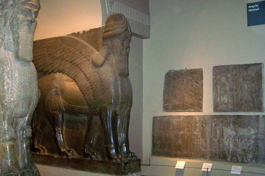 La porte du palais de Nimrud : Les taureaux à tête humaine