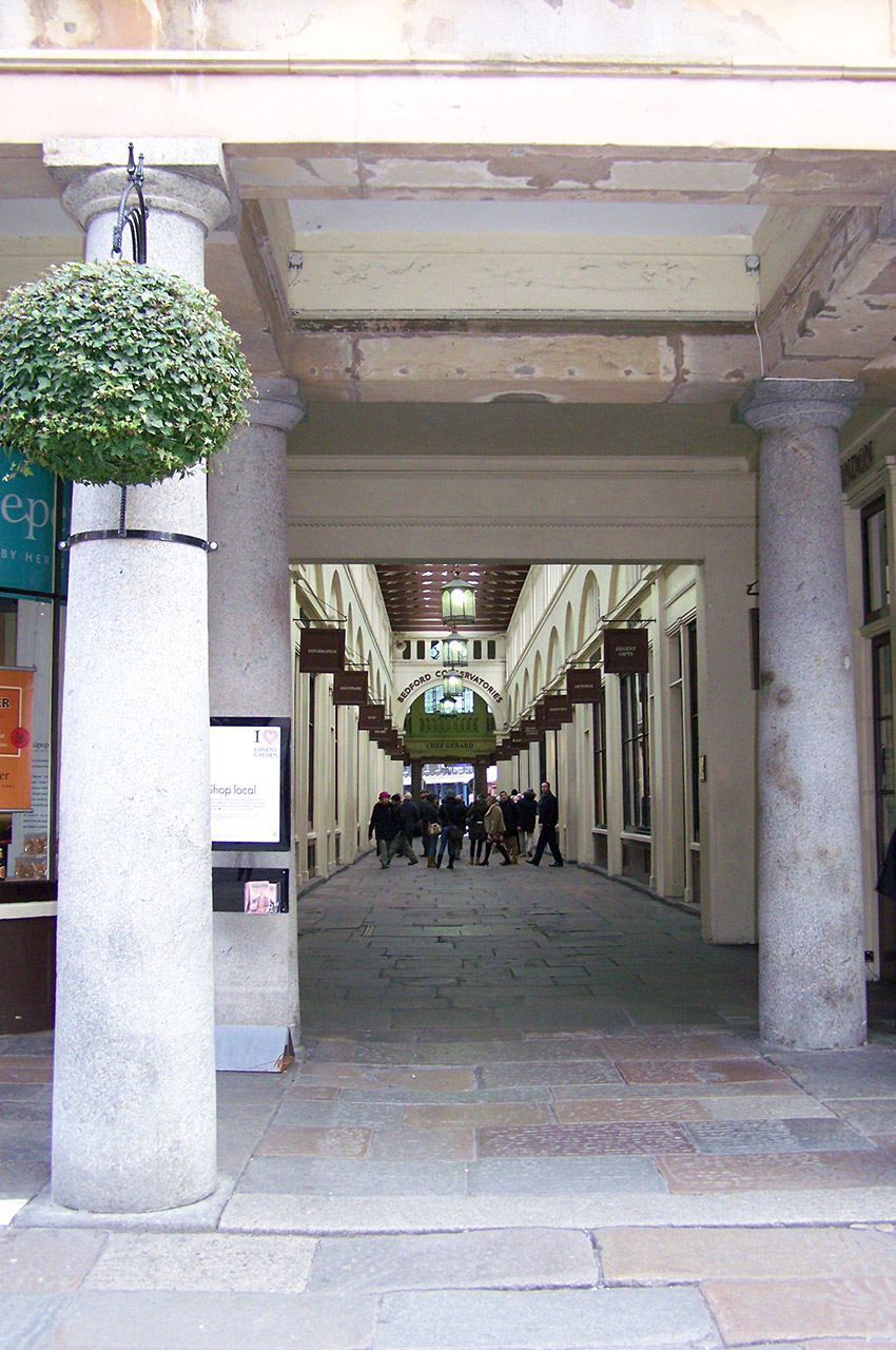 Shopping entre marché et boutiques de luxe