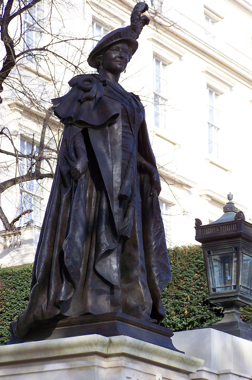 Statue de la Reine Élisabeth sur The Mall