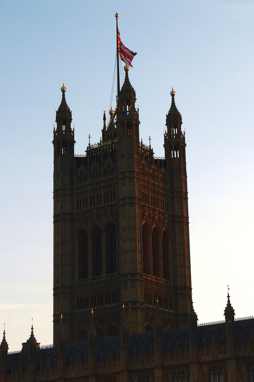 La tour Victoria à Westminster dans le soleil couchant