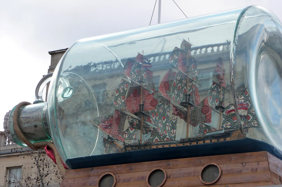 Bateau de Lord Nelson dans une bouteille sur Trafalgar Square