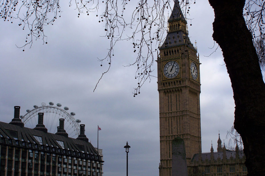 Big Ben et le London Eye dans la grisaille