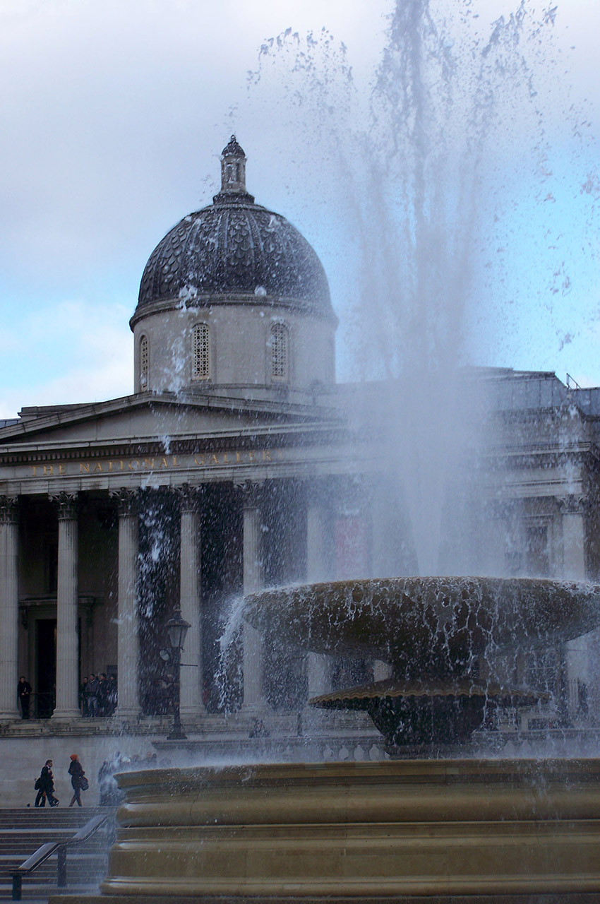 Jet d'eau de la fontaine devant la National Gallery