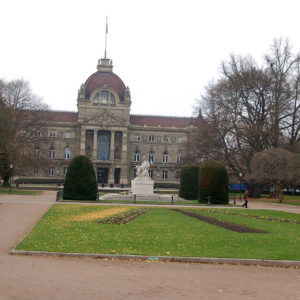 Les jardins devant le Palais du Rhin