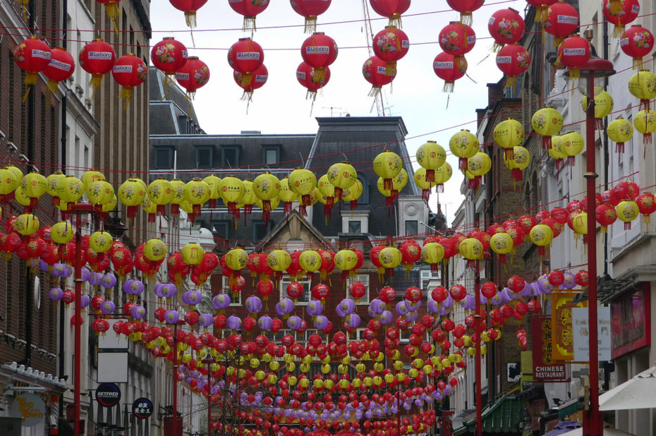 Lanternes multicolores pour fêter le Nouvel An chinois