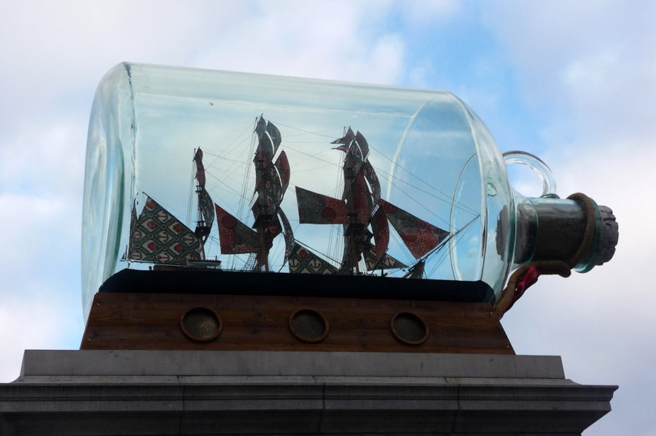 Maquette du bateau de l'Amiral Nelson dans une bouteille