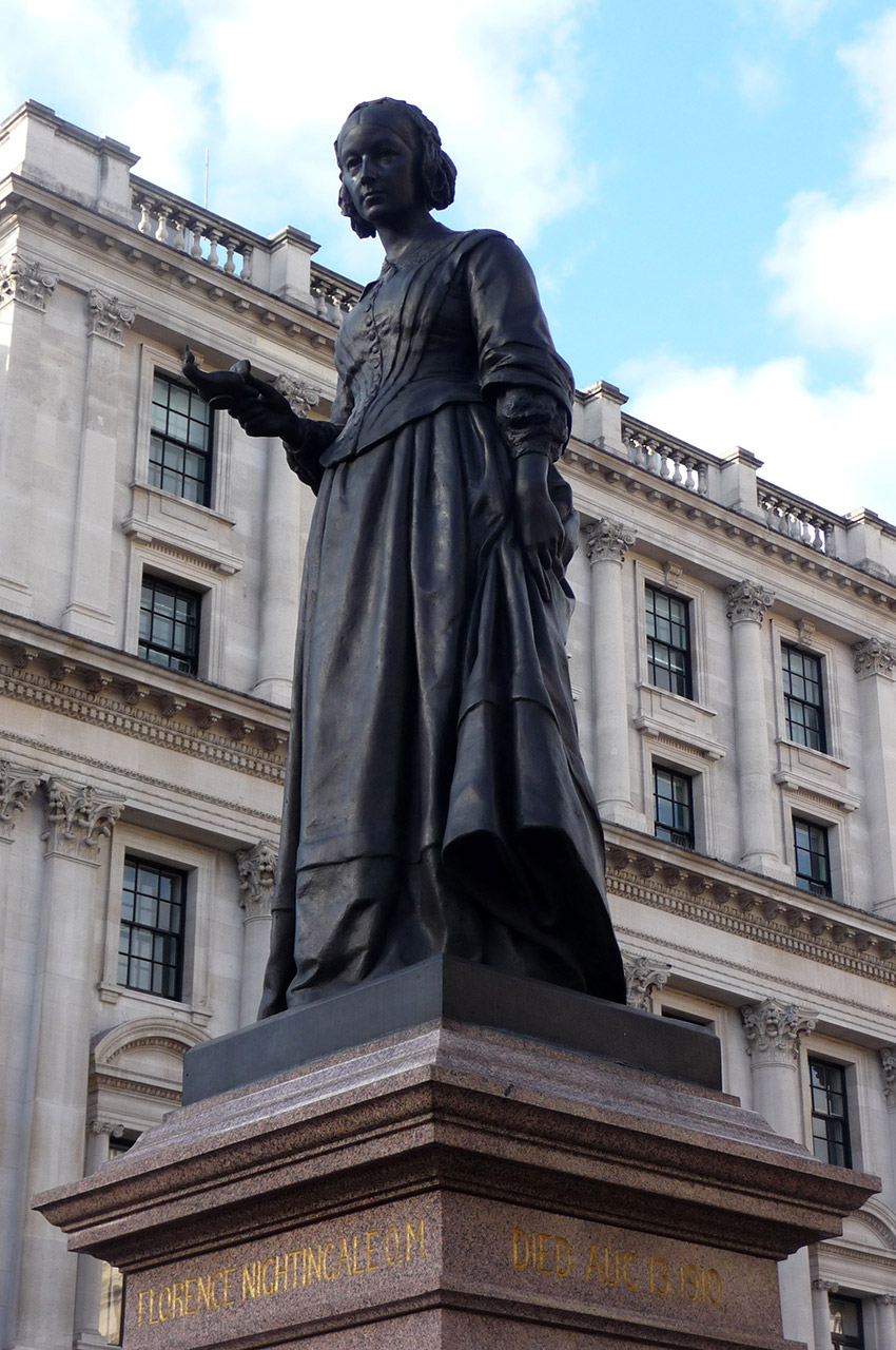 Statue de Florence Nightingale, pionnière des soins infirmiers modernes