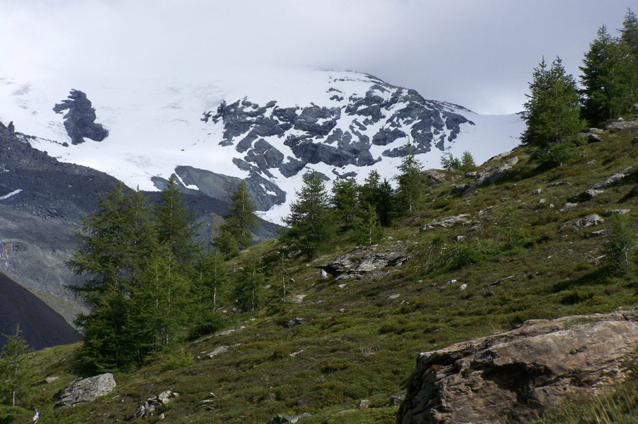 En direction du Alphubel (4 206 m) depuis Täschalp