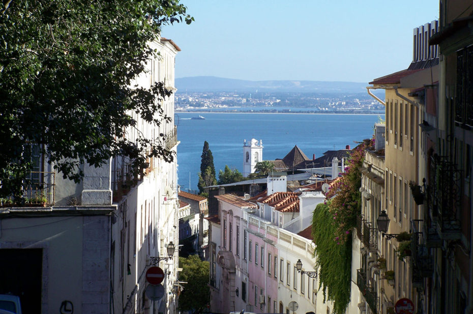 Dans les rues en pente de Lisbonne