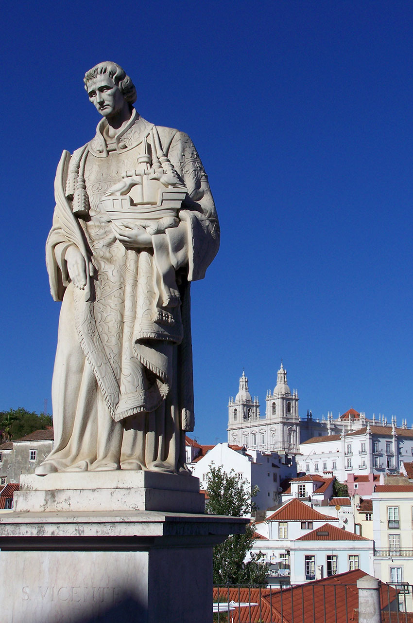 Statue de Saint-Vincent sur le Largo das Portas do sol