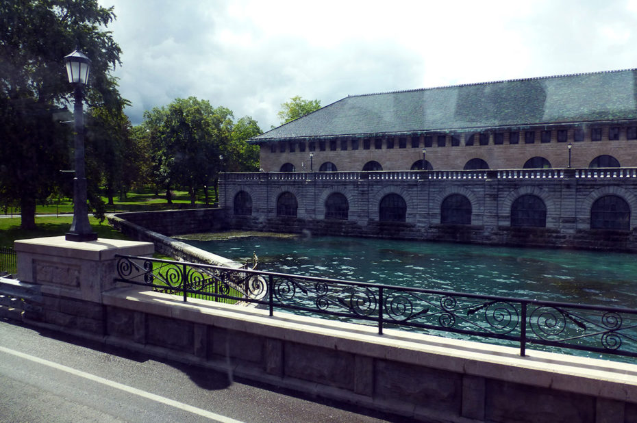 Près du barrage hydroélectrique