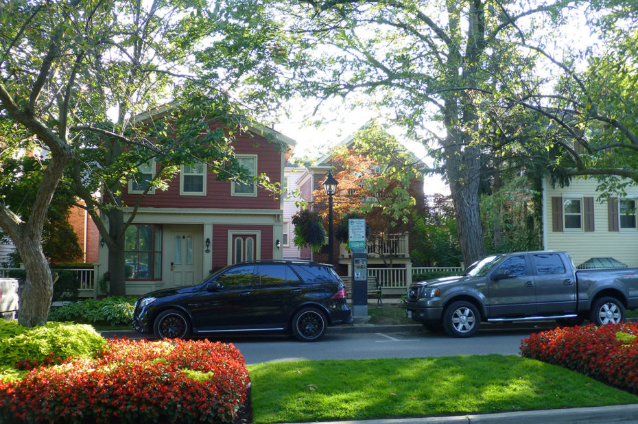 De belles maisons et de belles voitures