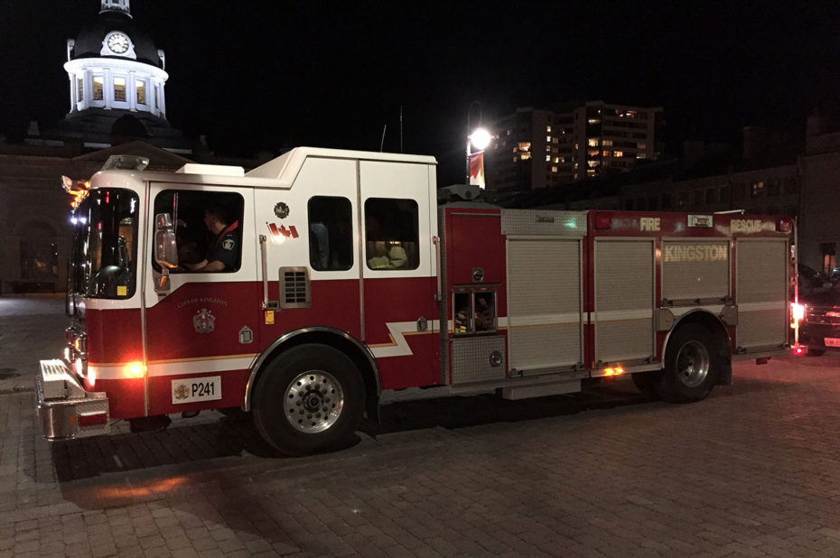 Camion de pompier dans les rues de Kingston