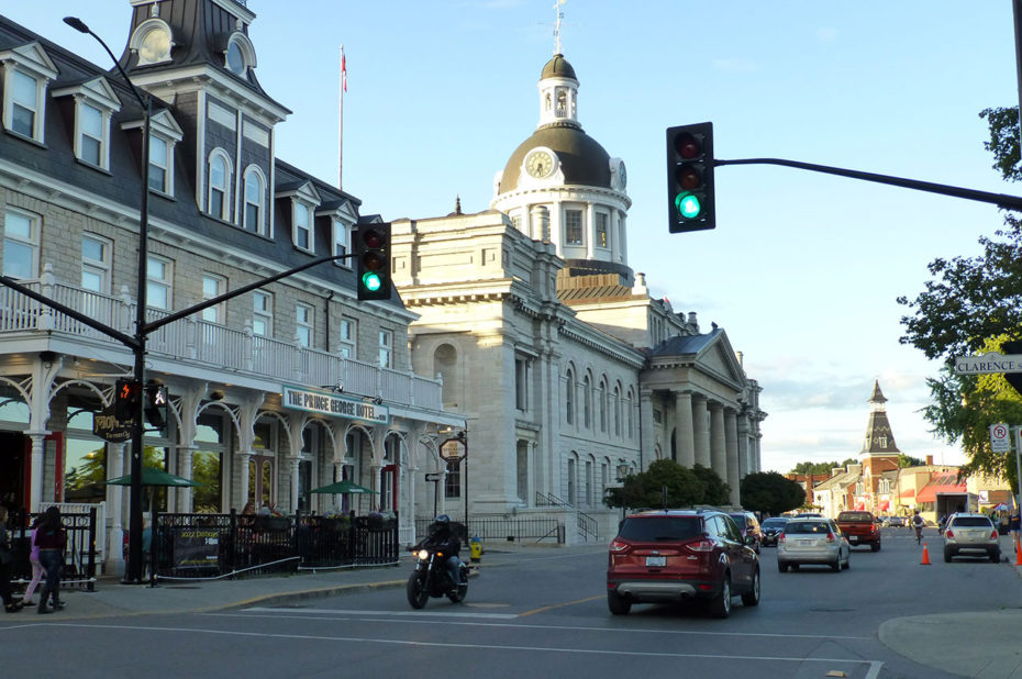 Coucher de soleil sur les rues calmes de Kingston